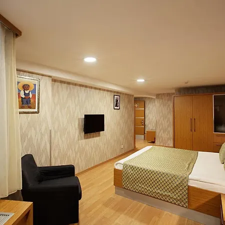 Gallery & Nisantasi Hotel 3*